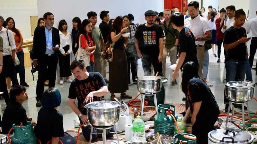 "ไม่มีชื่อ 2547 (ต้มข่าไก่, เจ็ดเซียนซามูไร) (2562)", ภาพโดย Voraphat Kharanant